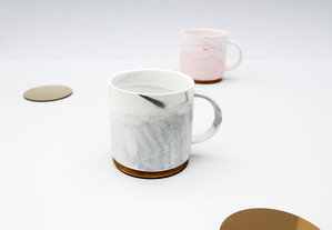 Matching mixed color drinking mugs 