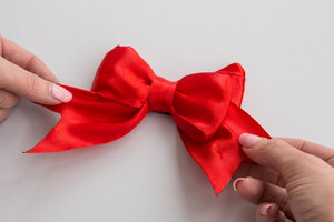 Red musical bow for sun non stop happy birthday tune