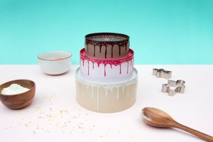 Set of 3 nesting tins in cake design with baking utensils
