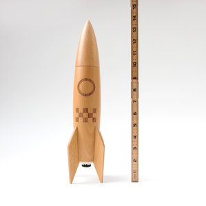Light rocket grinder with wooden ruler