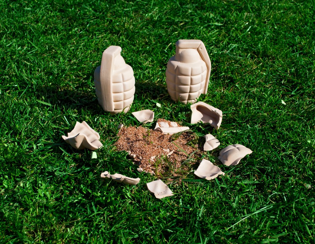 uk ornaments Suck grenade Jennifer nettles husband pics