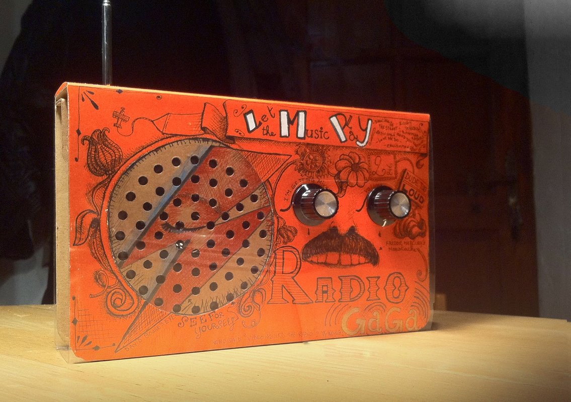 Cardboard Radio Card iPod speaker with great sound.