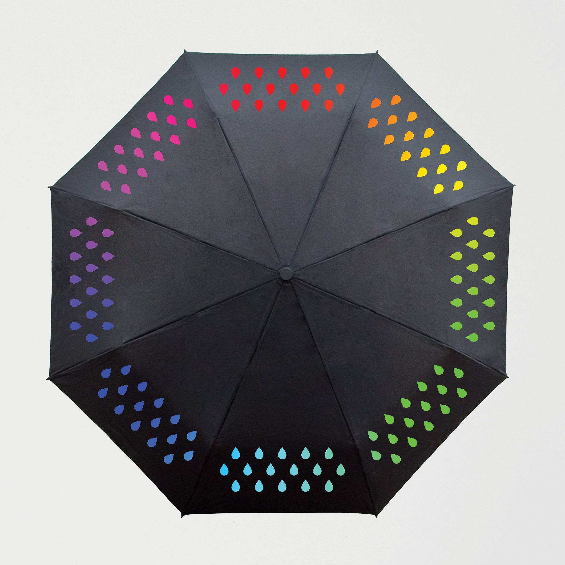 Umbrella changes colour when wet
