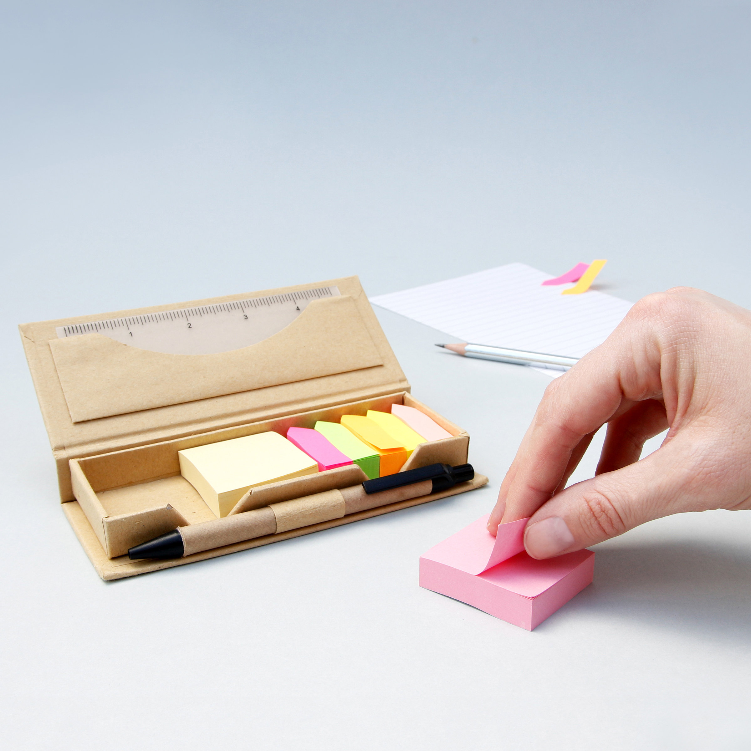Memo Pad and Ruler Set : Compact stationery set.