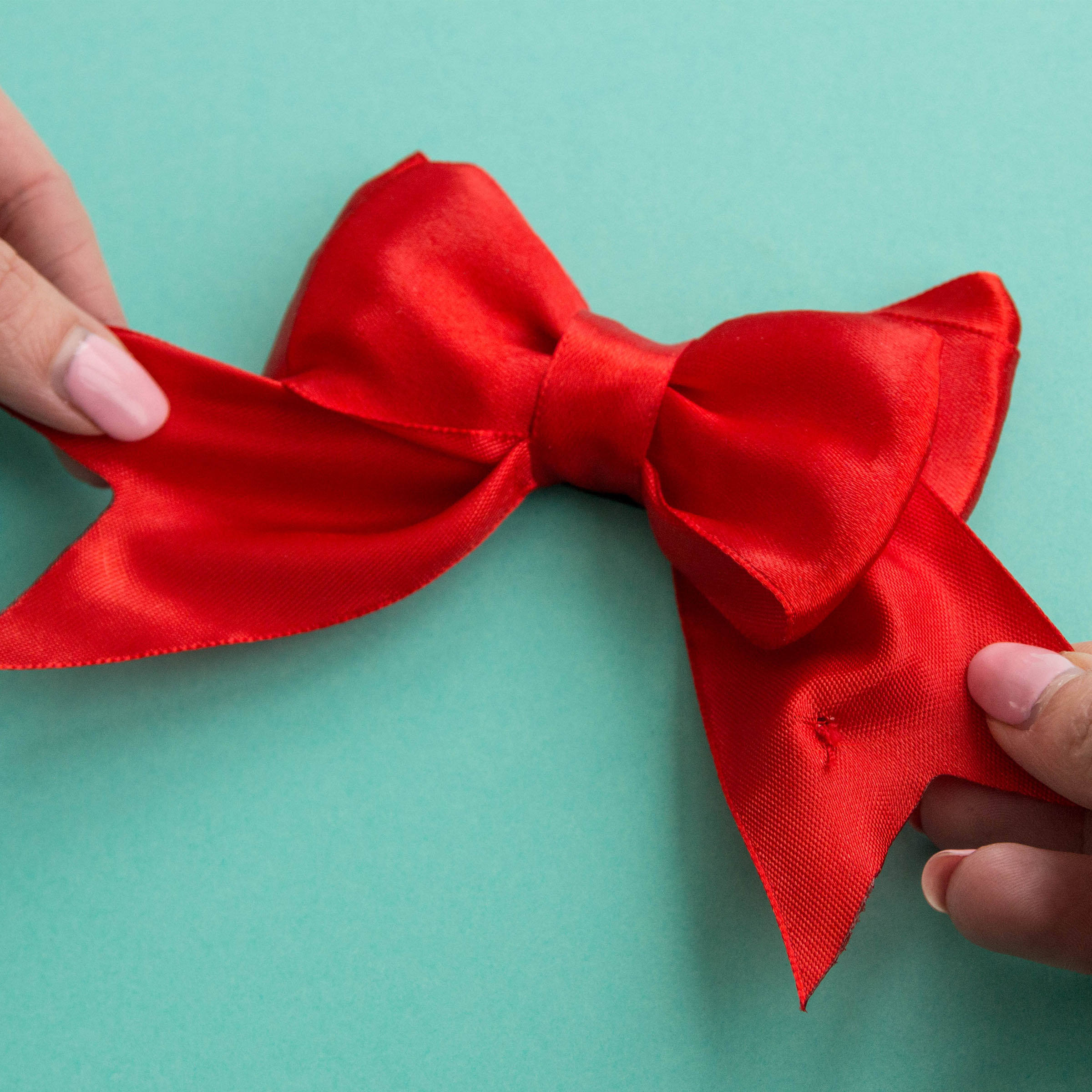 Musical Bow : Reusable ribbon that plays Happy Birthday.