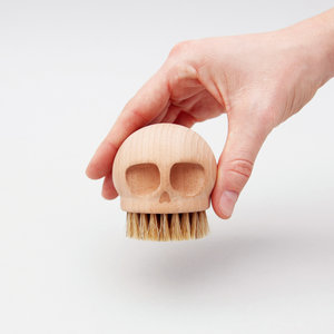 Wooden Skull Shapoed Brush