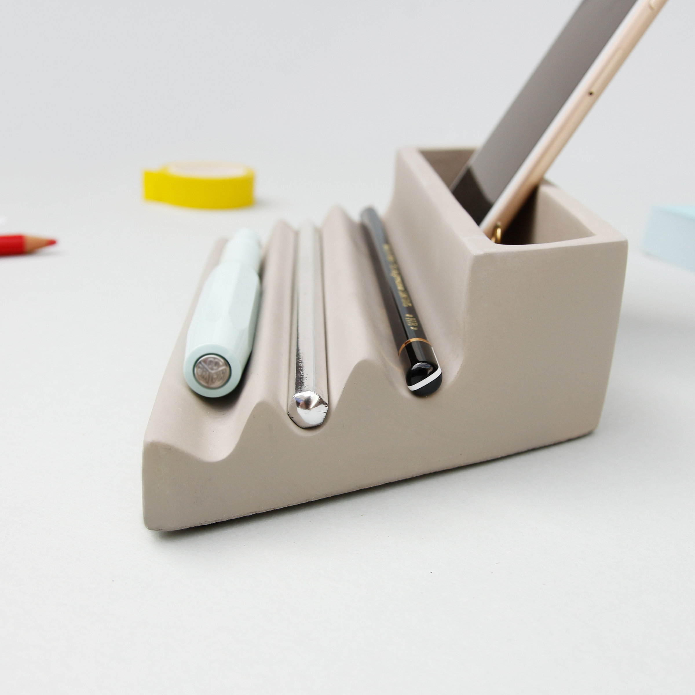 Pen tray organiser