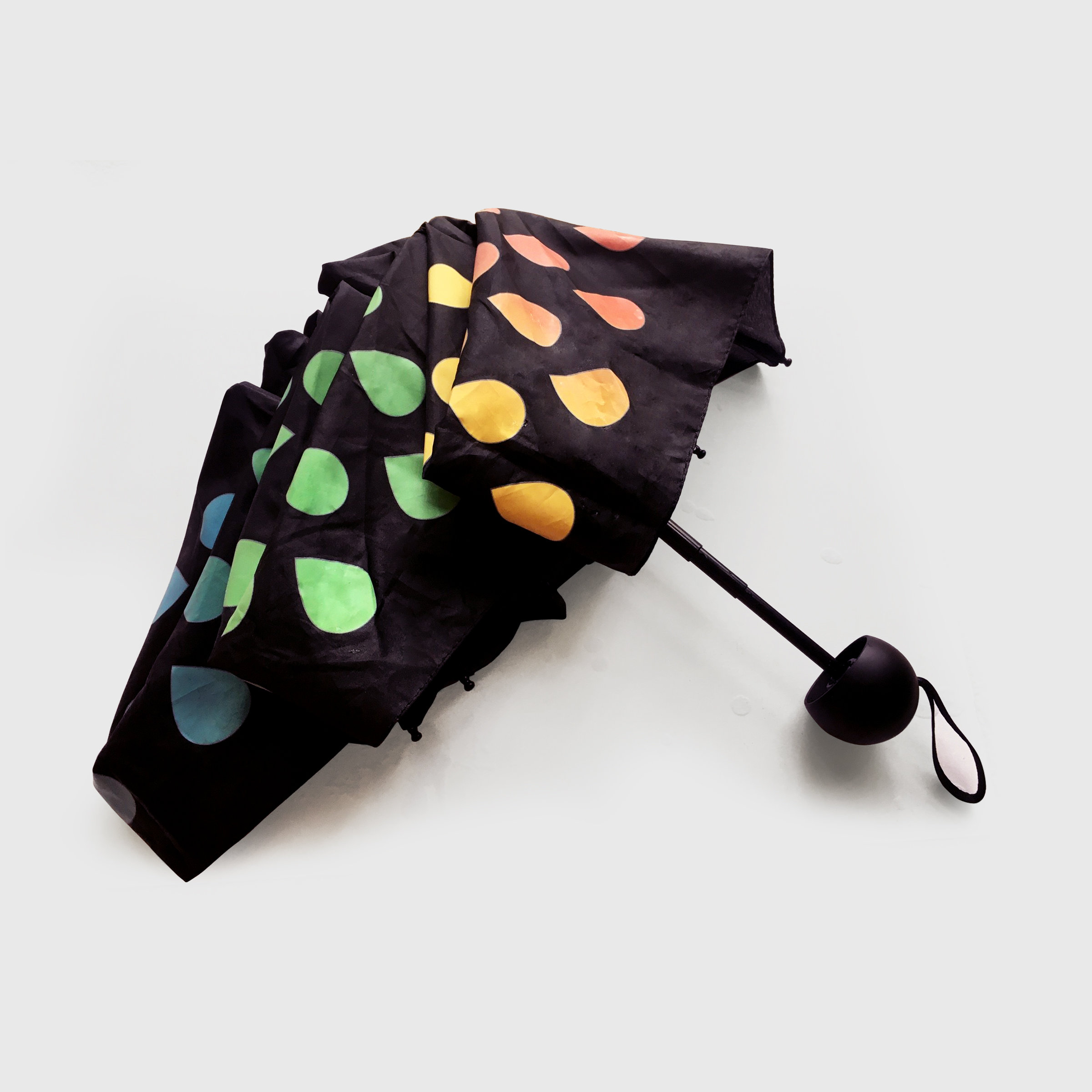 Compact Colour Change Umbrella Changes colour when it rains.