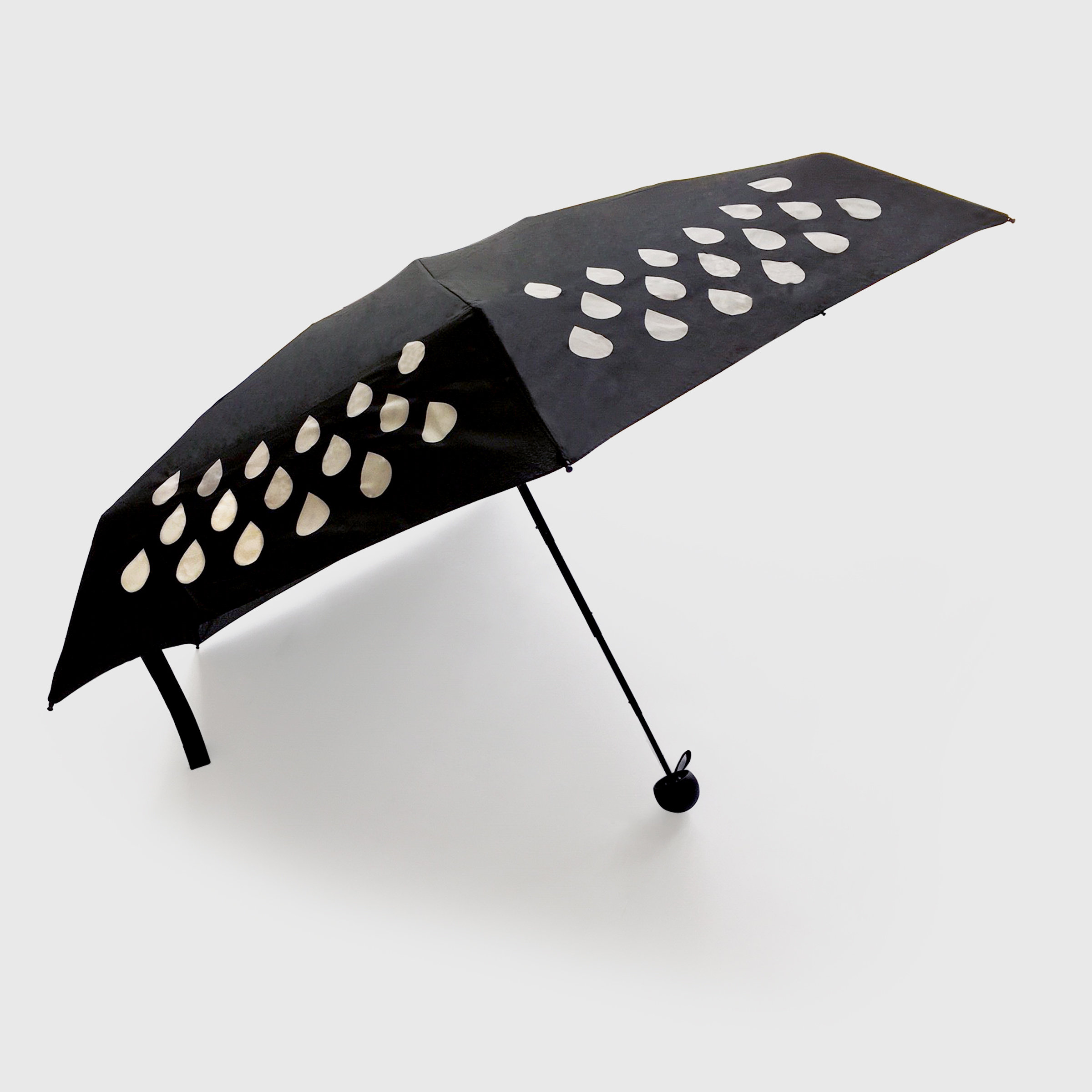 Compact Colour Change Umbrella Changes colour when it rains.