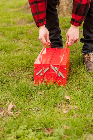 fold open BBQ with carry handles and legs