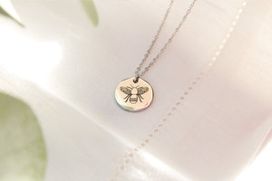 Kuku silver bee necklace 