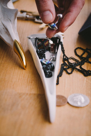 Bird skull shaped jewellery holder with gold beak