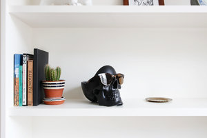 skull tidy organiser with sunglasses