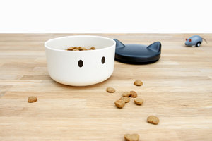 Fun and functional resistant cat head shaped treat bowl 